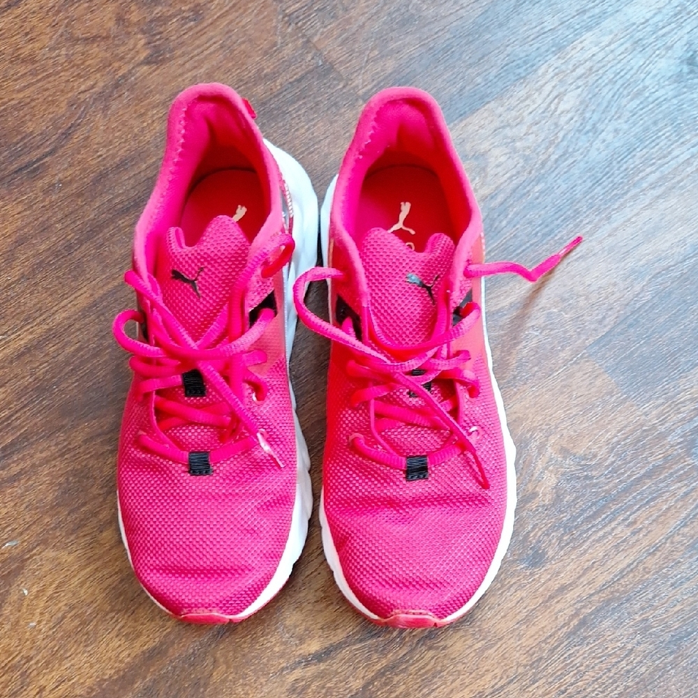 Vibrant Pink Low-Top Sneakers with Black Laces and White Sole